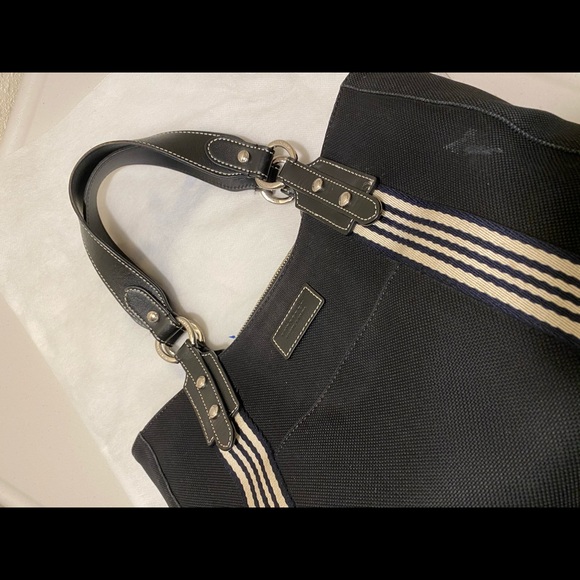 Burberry handbag - Picture 2 of 10